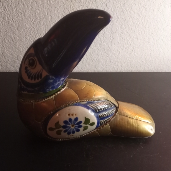 GORGEOUS Sergio Bustamante Mexican Ceramic & Brass 8" Toucan Figurine. - Picture 2 of 7